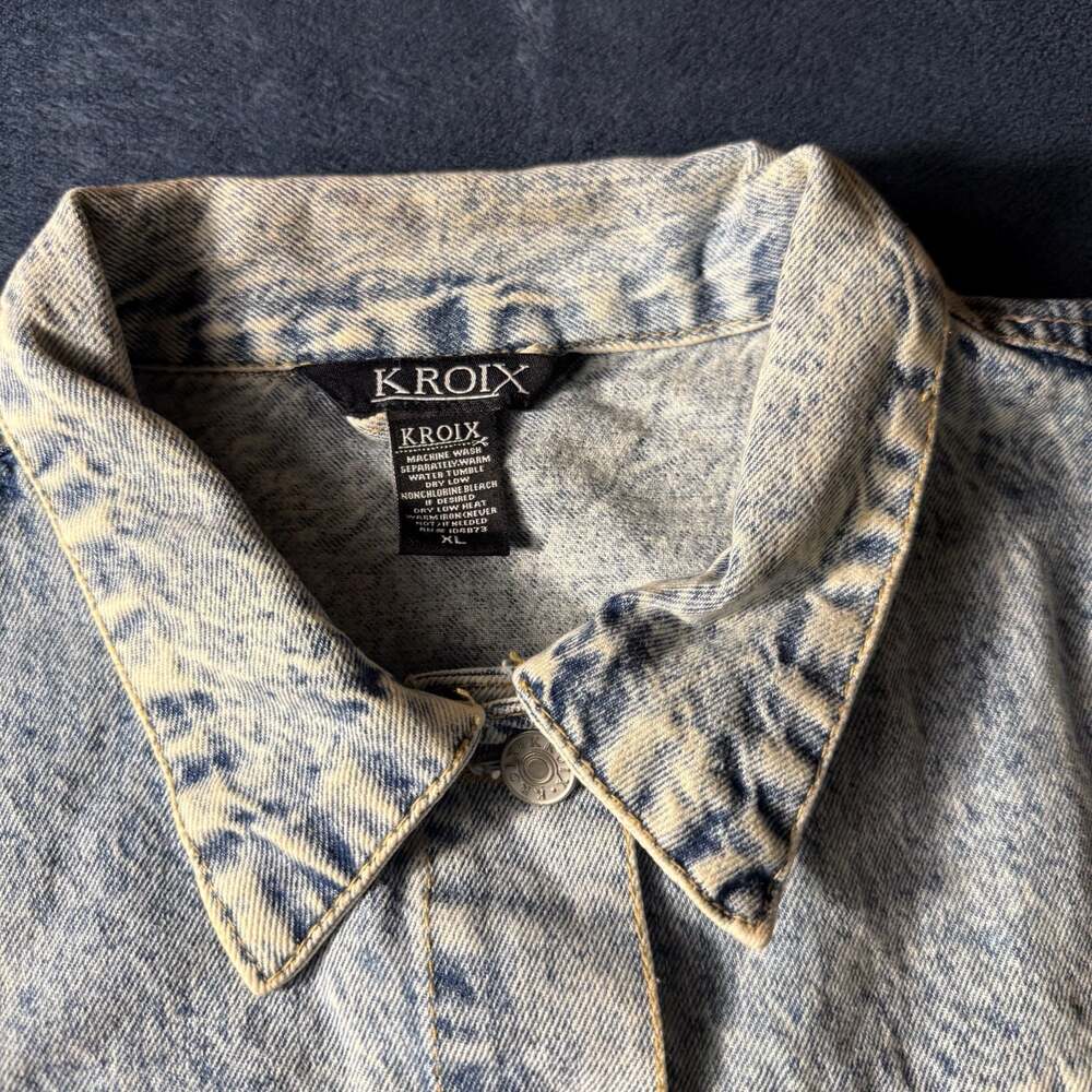 Kroix Women's Acid Wash Denim Jacket With Floral Tapestry Sleeves  Size XL